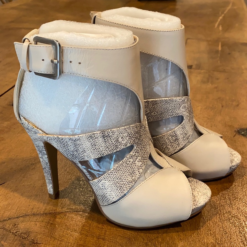 Nine West: Size 5 natural beige color